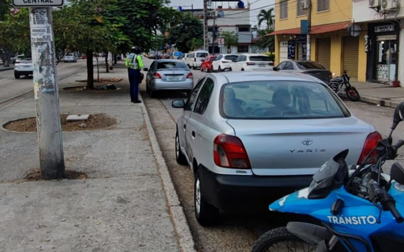 ATM realiza operativos de control vehicular en Sauces 9 como parte del programa Barrio de Todos