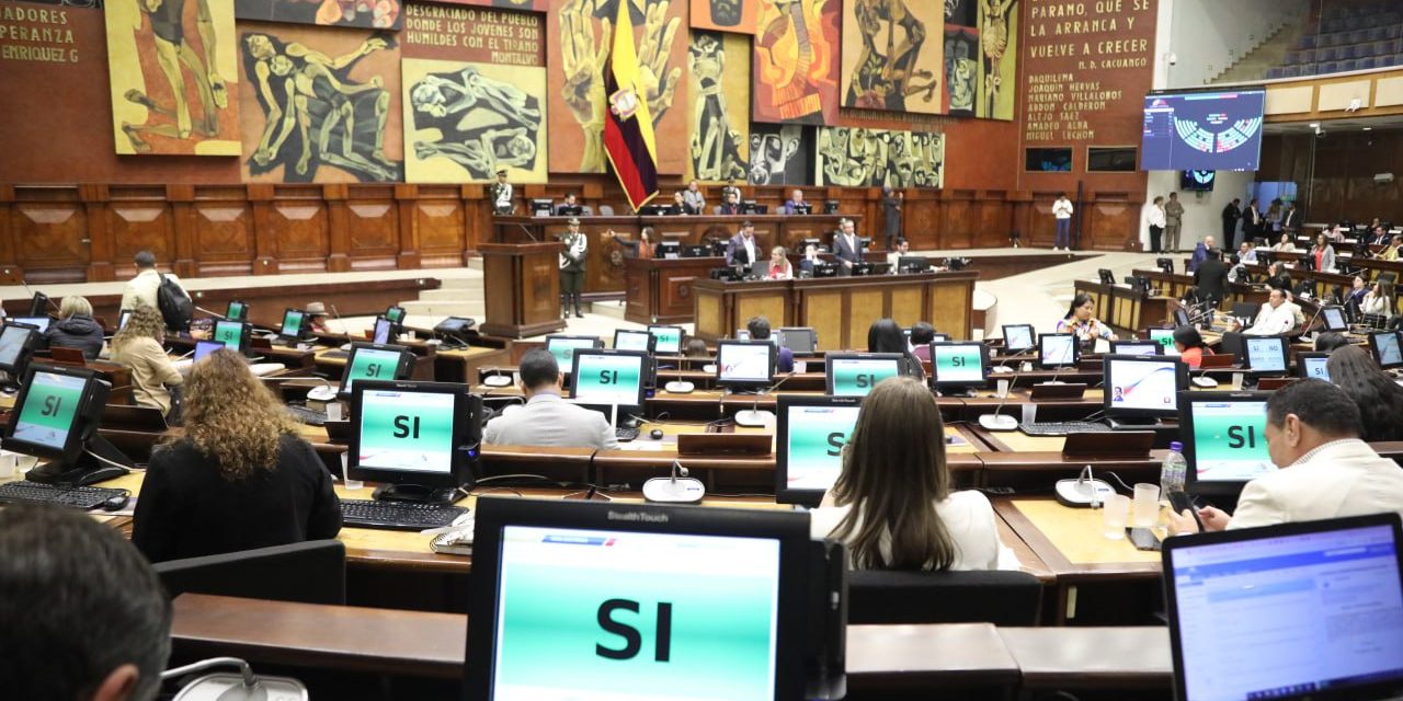 Asamblea no permitirá que los ecuatorianos paguen más impuestos, por ello respalda a la Presidenta del Legislativo para presentar acción de inconstitucionalidad