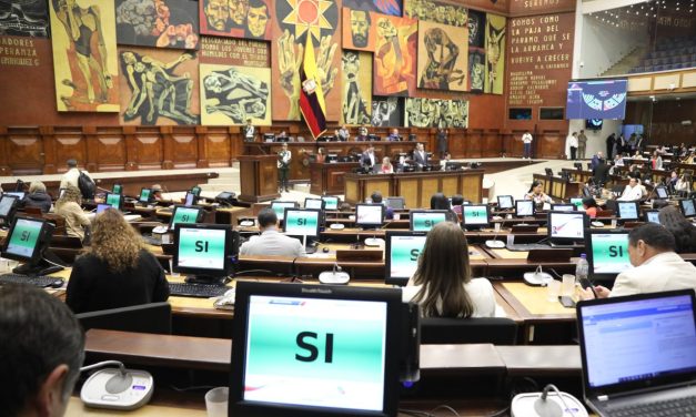 Asamblea no permitirá que los ecuatorianos paguen más impuestos, por ello respalda a la Presidenta del Legislativo para presentar acción de inconstitucionalidad