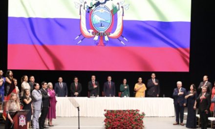 La presidenta de la Asamblea, Viviana Veloz, participó en la Sesión Solemne por los 490 años de la Fundación de Quito