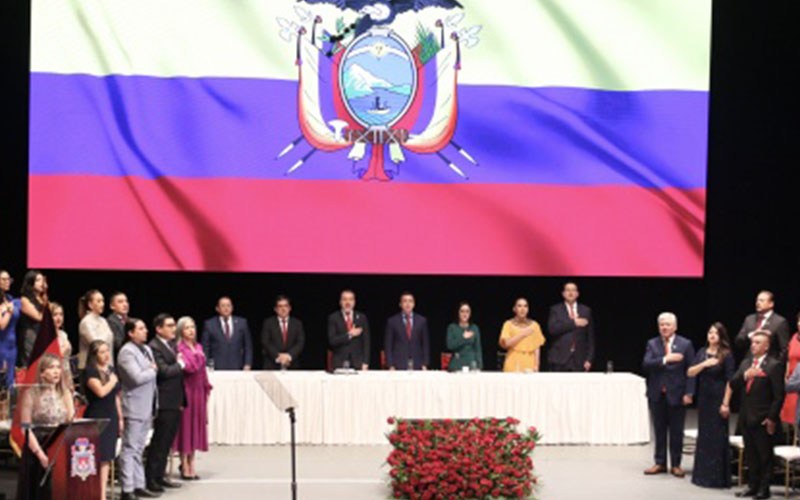 La presidenta de la Asamblea, Viviana Veloz, participó en la Sesión Solemne por los 490 años de la Fundación de Quito