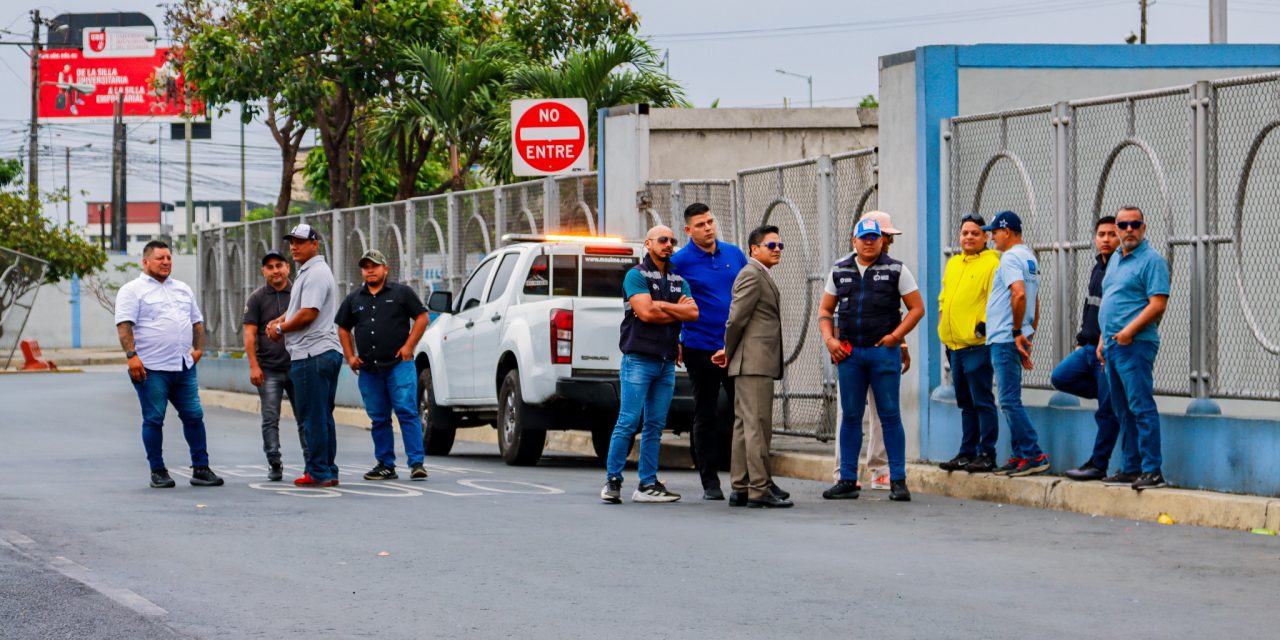 Operativo municipal despeja el ingreso a los centros de matriculación de la ATM