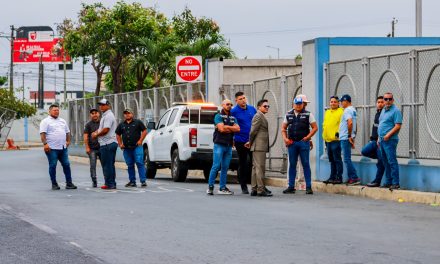 Operativo municipal despeja el ingreso a los centros de matriculación de la ATM