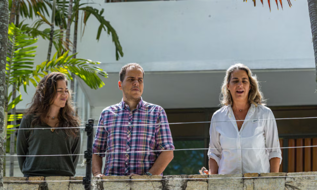 Una de las opositoras venezolanas asiladas en la Embajada de Argentina en Caracas denunció que llevan más de un mes sin electricidad