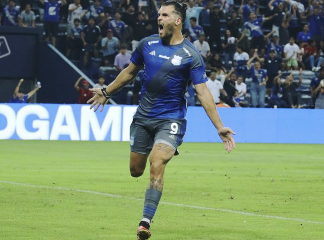 Facundo Castelli se encuentra bien y ya se contactó con Emelec tras el accidente en La Pampa