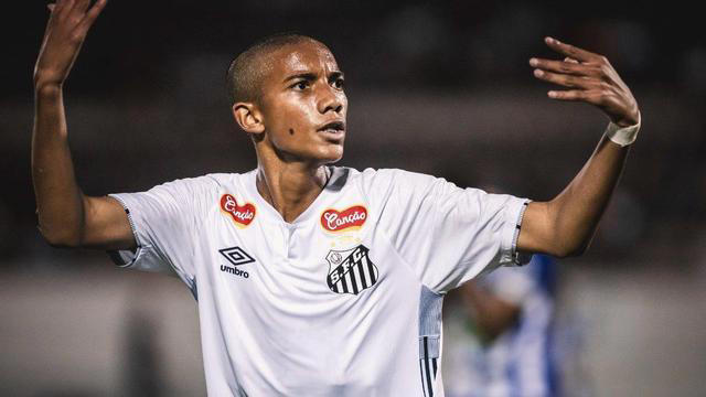 BRASIL | Mientras su padre sigue en la cárcel, el hijo de Robinho ilusiona a Santos con 17 años