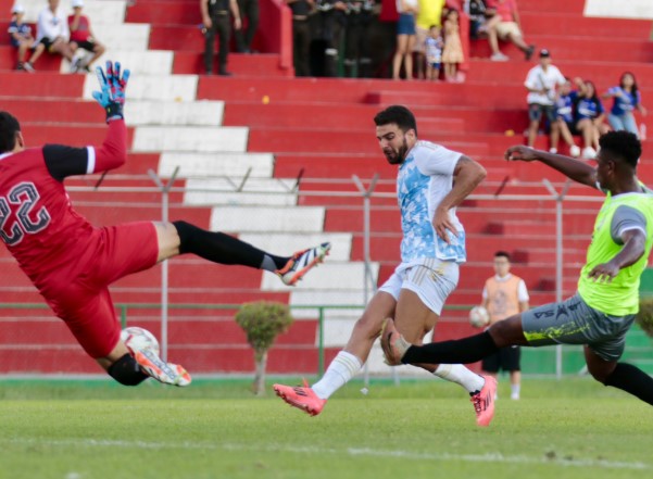 ¡Reacción azul en Portoviejo! Emelec salvó el empate en el primer partido de la Era Célico