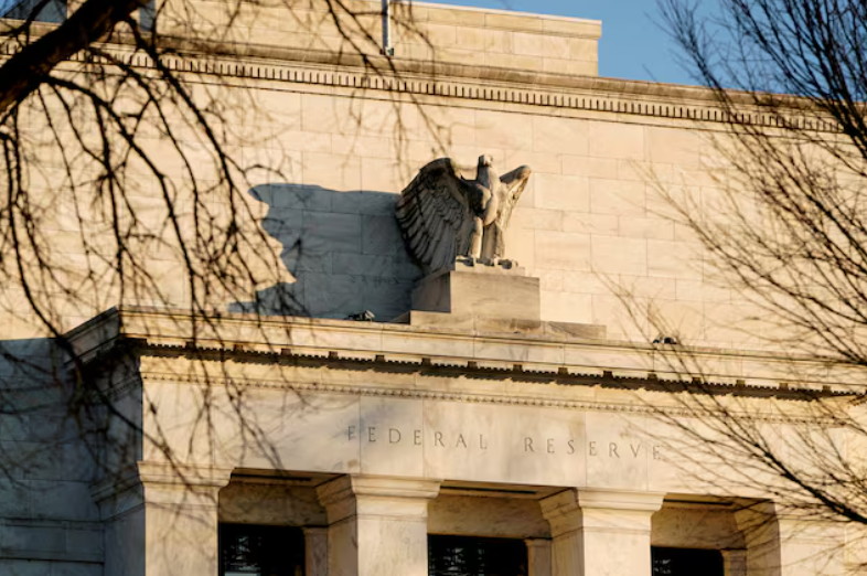 Es probable que la Fed mantenga las tasas estables mientras espera más datos y claridad sobre las políticas de Trump