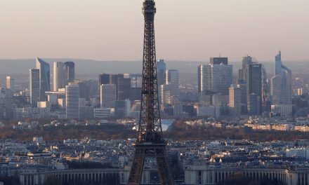 Francia se sume en la incertidumbre política y económica: El PIB cae un 0,1% en el último trimestre