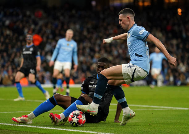 Manchester City clasificó a los playoff de la Champions y autogol de Joel Ordoñez