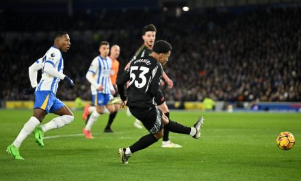 CON PERVIS EN CANCHA: Brighton igualó ante Arsenal en la Premier League