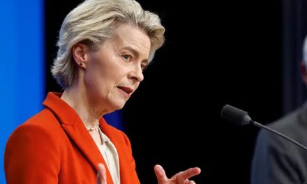 Von der Leyen cancela viajes por una “neumonía grave”