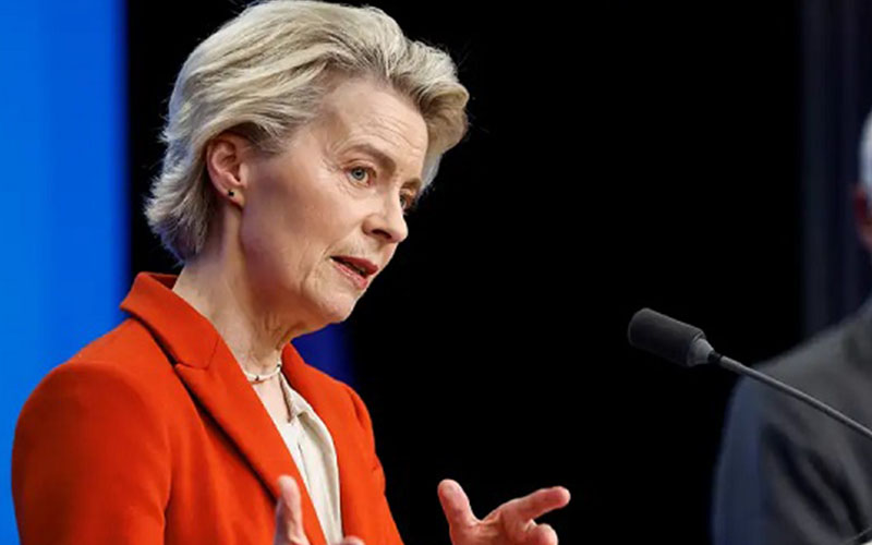 Von der Leyen cancela viajes por una “neumonía grave”