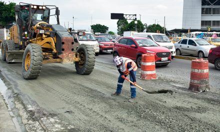 Mantenimiento vial en la Av. Benjamín Rosales