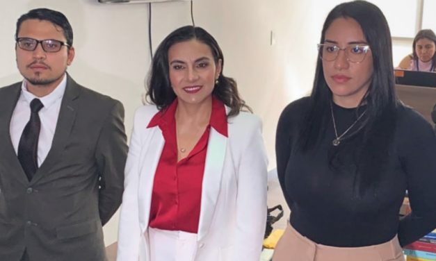 Defensa de Verónica Abad impugna decretos presidenciales