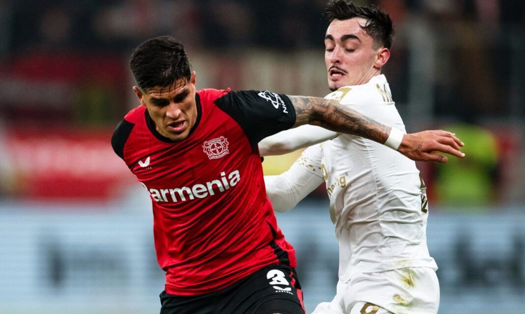 Bayer Leverkusen derrotó al Mainz con Piero Hincapié en cancha