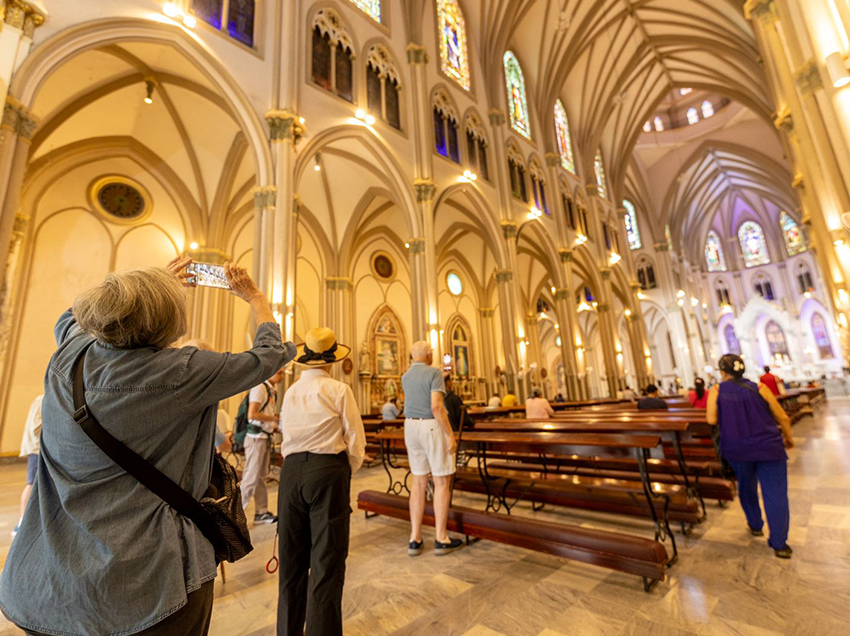 Más de 400 turistas internacionales encantados con los sitios turísticos y entorno natural de Guayaquil