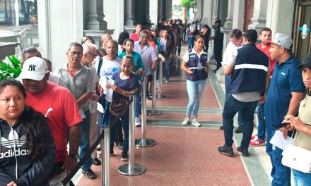 Presencia masiva de contribuyentes en inicio de cobro de impuestos para el periodo 2025