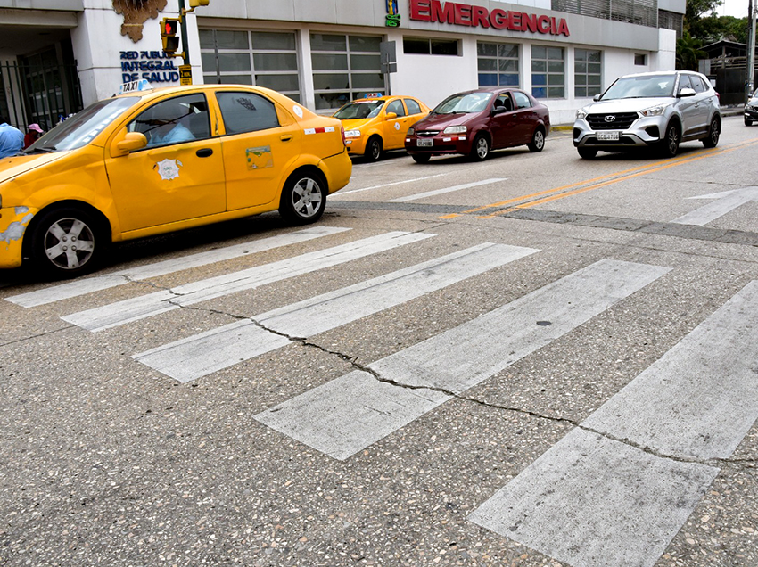 Iniciarán trabajos para rehabilitar calle aledaña al Hospital Teodoro Maldonado Carbo