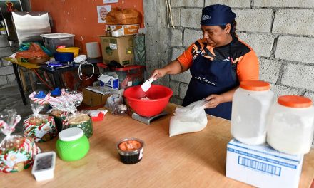 Guillermina Lino, emprendedora de ZUMAR, impulsa su negocio con la venta de Rosca de Reyes