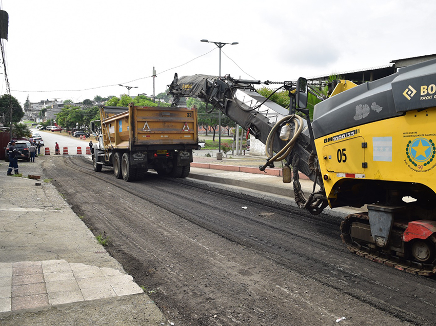 Obras Públicas interviene en calles de Urdenor y Urbanor que permanecieron abandonadas durante años