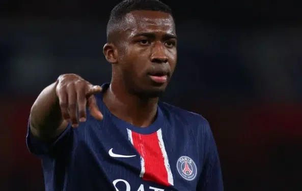 Champions League: El PSG remontó al Aston Villa en los 4tos de final, Pacho de titular
