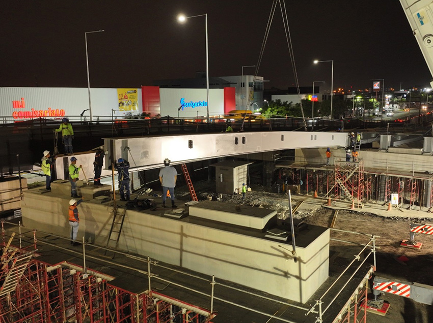 12 vigas de 32 metros de largo fueron colocadas en lo que será el segundo paso elevado de Av. Las Américas