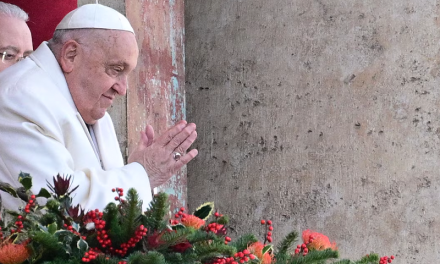 El papa Francisco se reunió en el hospital con el número 2 del Vaticano para hablar de candidatos a la santidad
