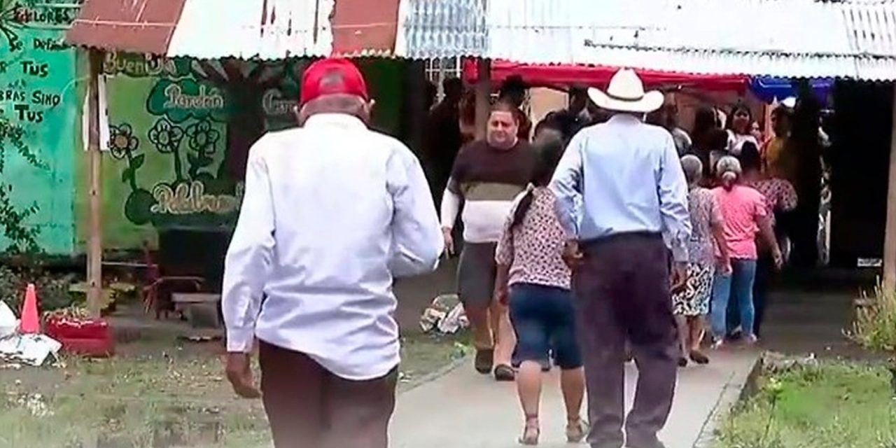 ELECCIONES 2025 | Un hombre sufragó por primera vez, a sus 76 años, en Daule