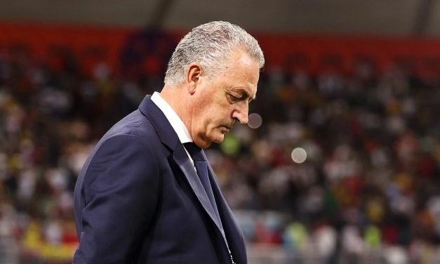 FIFA acepta el reclamo de Gustavo Alfaro contra la FEF por deuda pendiente