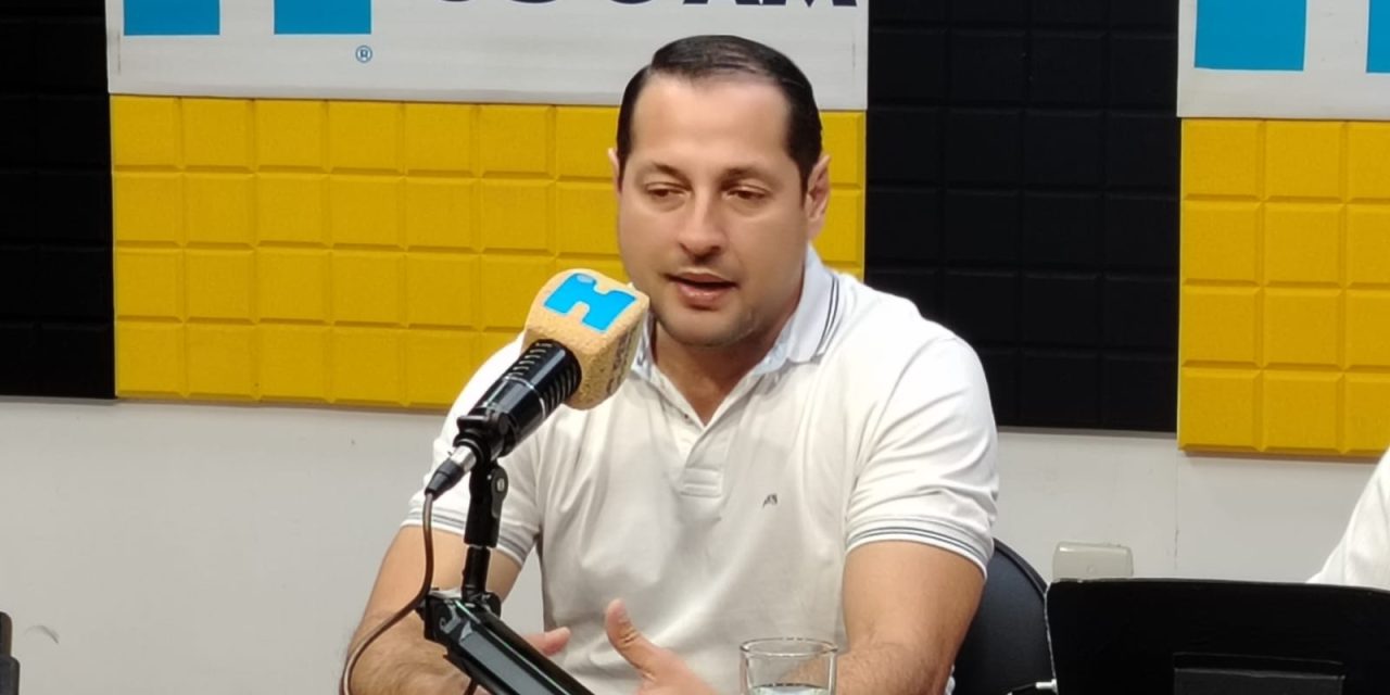 CONTRAPUNTO | Adrián Zambrano: Tenemos tres frentes de equipos podando los árboles en los diferentes sectores de la ciudad para evitar el riesgo de volcamiento