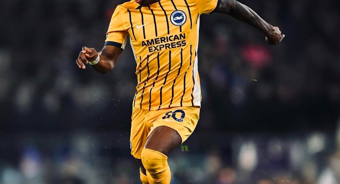 La ovación para Pervis Estupiñán en su regreso con Brighton
