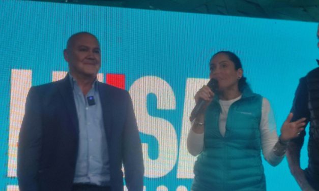 “Hemos vencido”, dijo la candidata correísta Luisa González, desde su sede de campaña en Quito