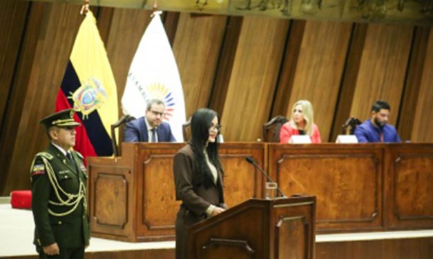 Presidenta de la Asamblea Nacional recibe reconocimiento del Instituto Europeo de Posgrado