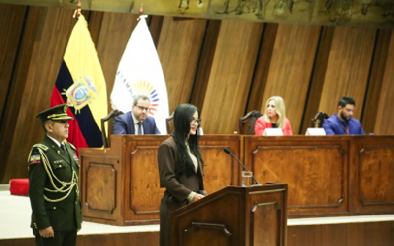 Presidenta de la Asamblea Nacional recibe reconocimiento del Instituto Europeo de Posgrado