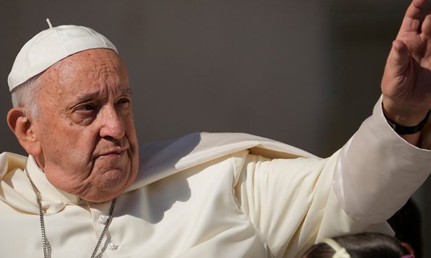 El papa Francisco tiene un “cuadro clínico complejo”