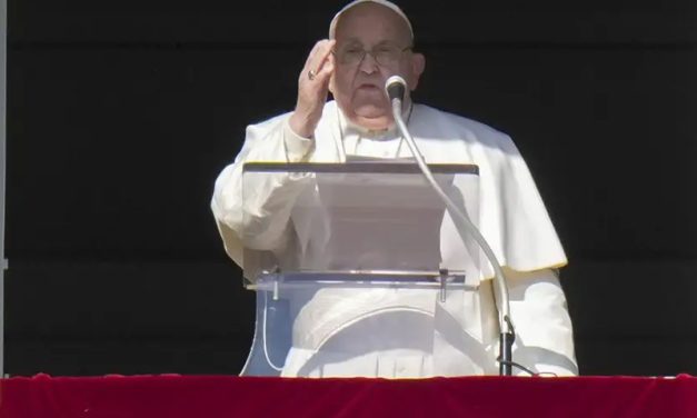 El papa Francisco pasó una noche tranquila y sigue estable