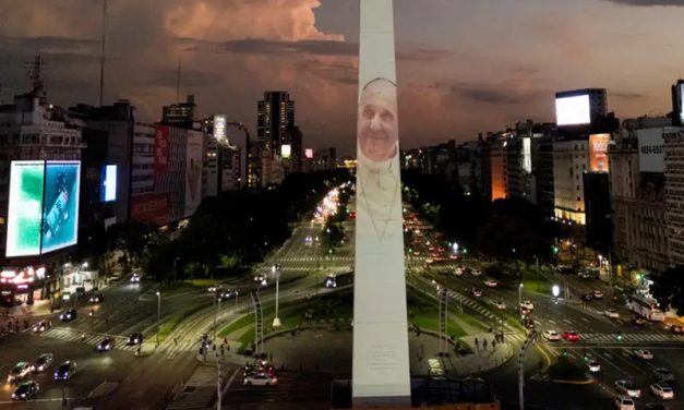 El papa sigue en recuperación, con cuadro clínico “complejo”