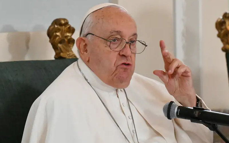 Papa Francisco es hospitalizado en Roma por bronquitis