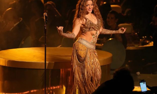 Shakira regresa triunfal al escenario de los Grammy tras 18 años de ausencia