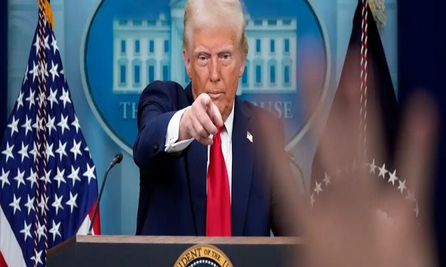 Trump asegura que Venezuela recibirá vuelos con deportados