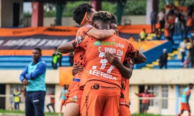 Libertad sorprende y derrota a IDV en Loja