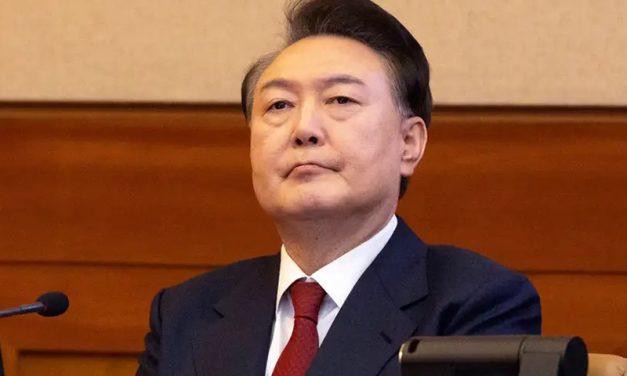 Yoon comparece en primera vista del juicio por insurrección