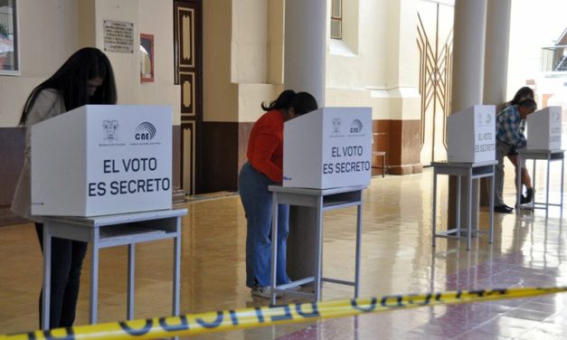 El CNE realiza el recuento de actas de binomio presidencial con novedad