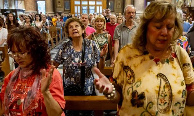 Argentinos rezan por la salud del papa Francisco