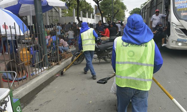 Tras la jornada electoral se recogieron alrededor de 100 toneladas de residuos en Guayaquil