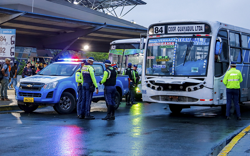 En menos de 48 horas, 18 buses fueron retenidos por portar sticker de RTV presuntamente falsificado