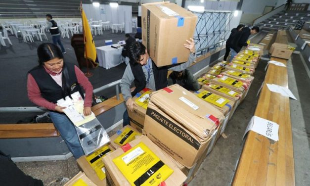 CNE amplía plazo de escrutinio en Ecuador por demora de material electoral del exterior