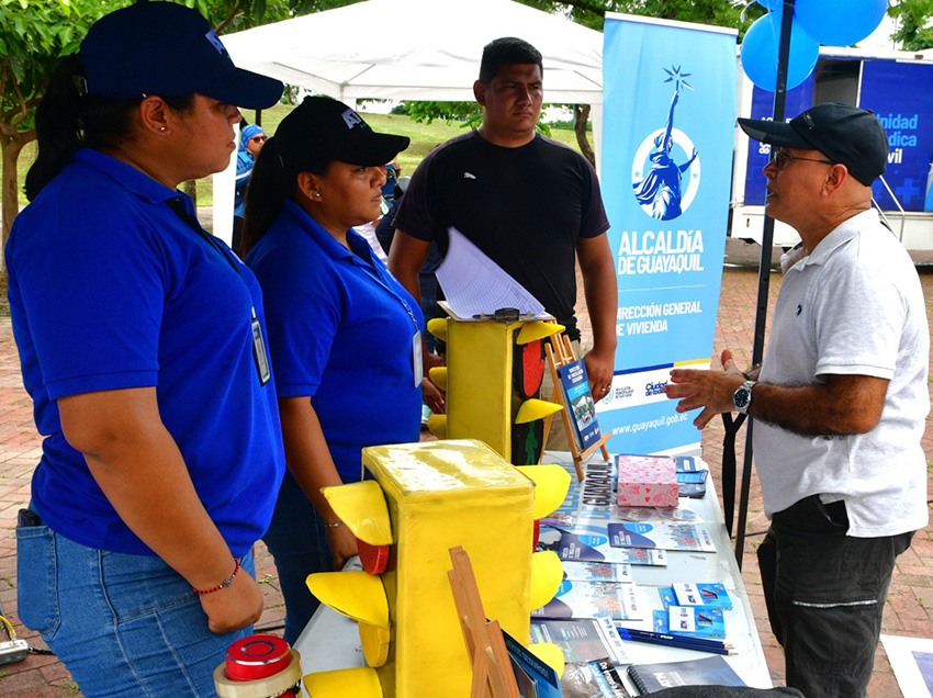 Feria Compartir Ciudadano informó sobre servicios municipales en Parque Samanes