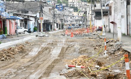 En avenida Primera de Mapasingue Este se retiró el hormigón dañado y se avanza con bordillos y veredas